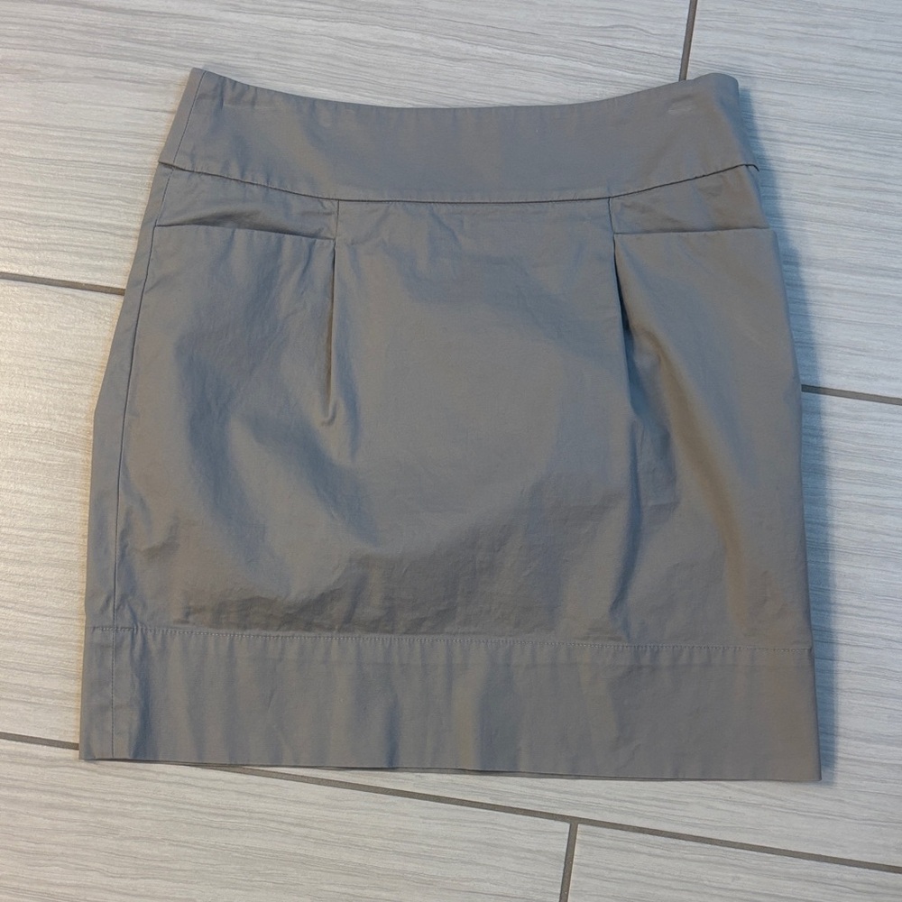 Woman’s LOFT Gray classic pencil Skirt. Size 2